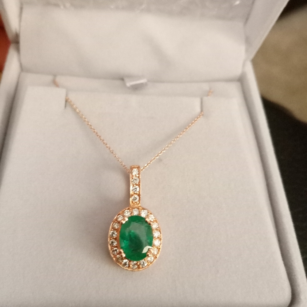 VIDEO!! Beautiful 14KT Rose Gold Emerald Diamond Necklace - Picture 15 of 16